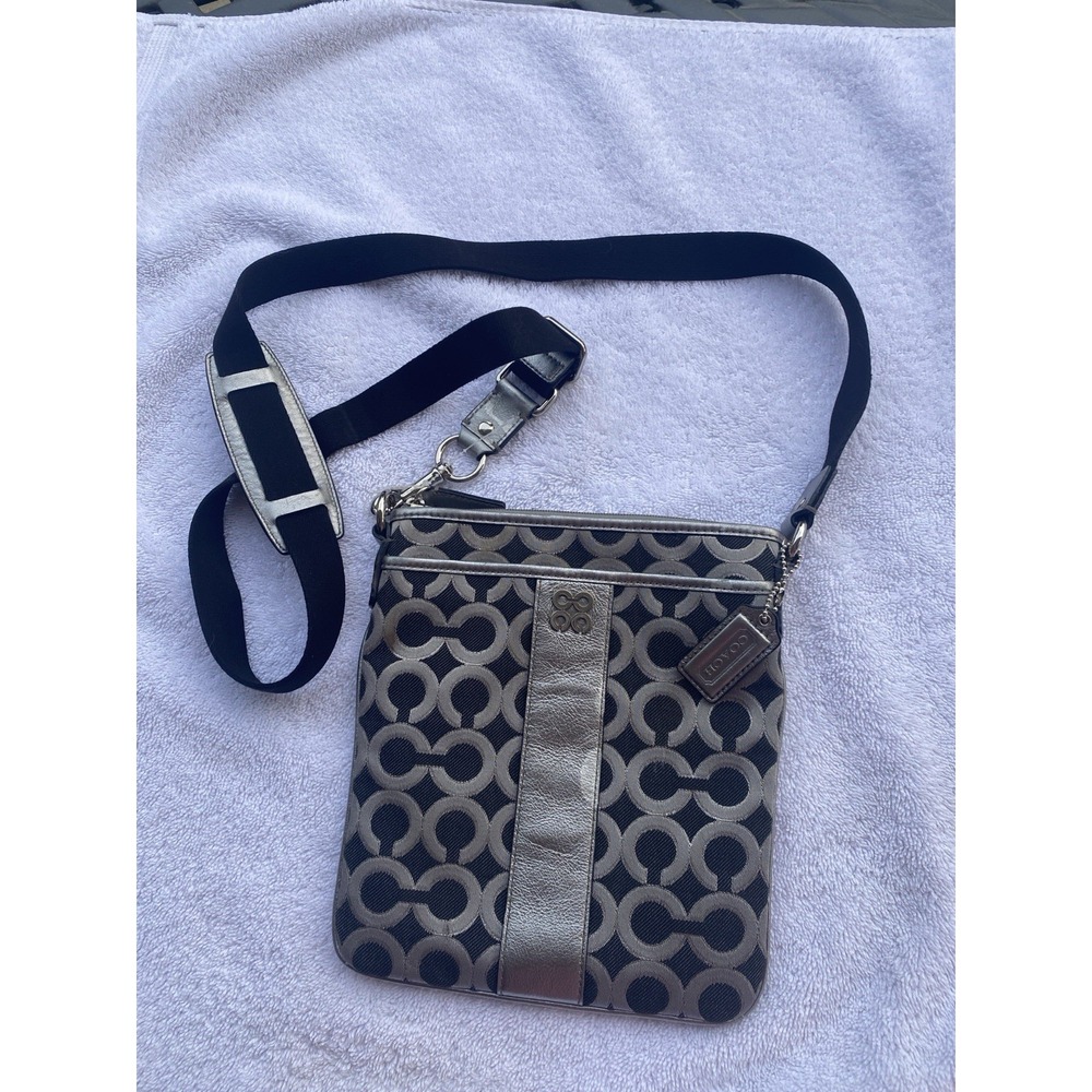 Coach Julia Black & Silver OP Art Signature & Leather Crossbody‎ Swingpack Purse